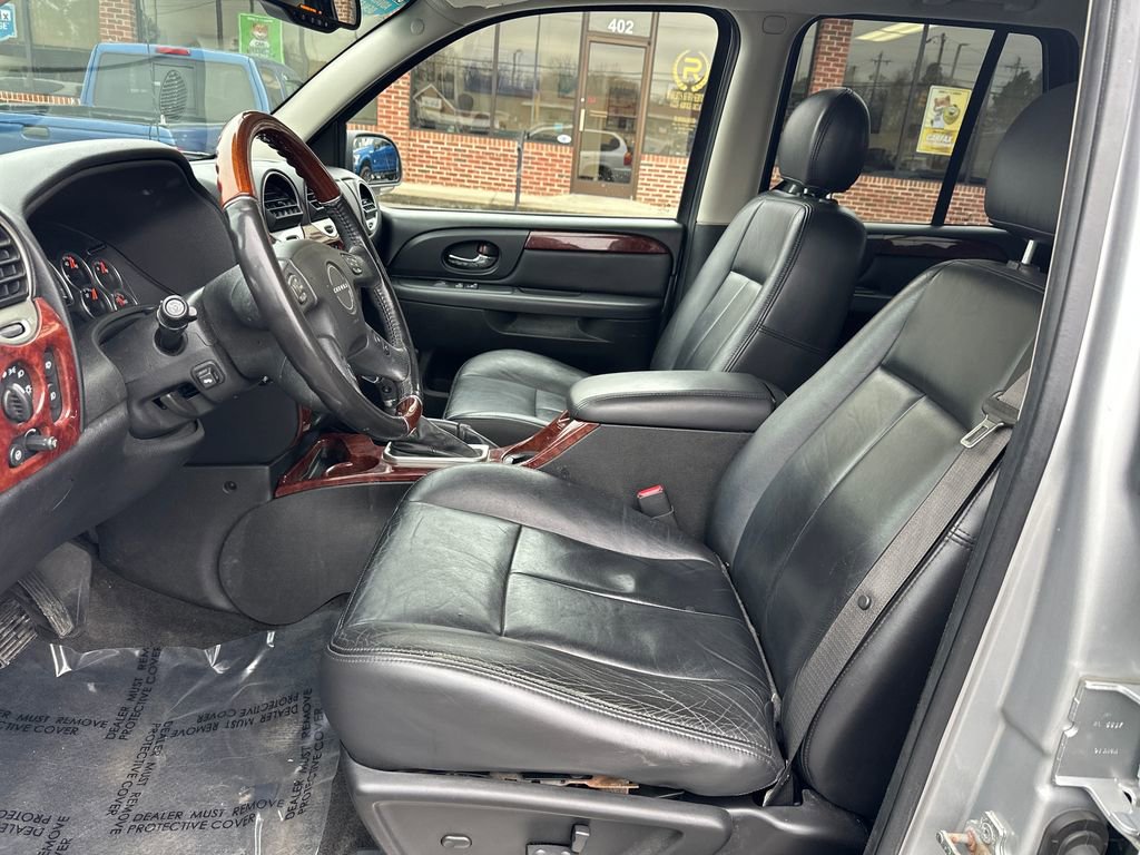 Used 2009 GMC Envoy Denali image 11