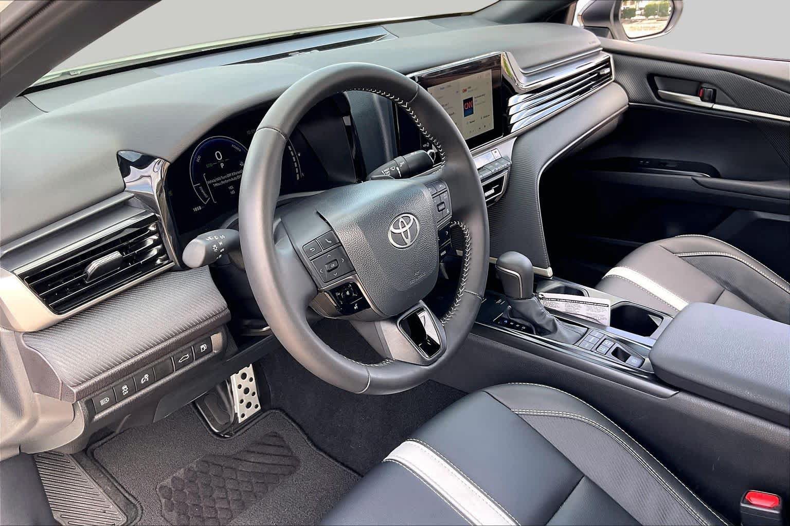 Used 2026 Toyota Camry Hybrid w/ Convenience Package FWD image 16