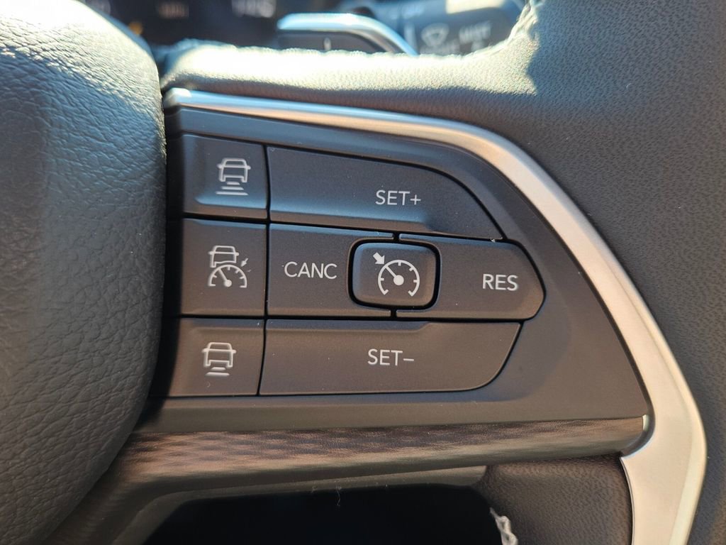 New 2025 Jeep Grand Cherokee Laredo X w/ Luxury Tech Group I image 22