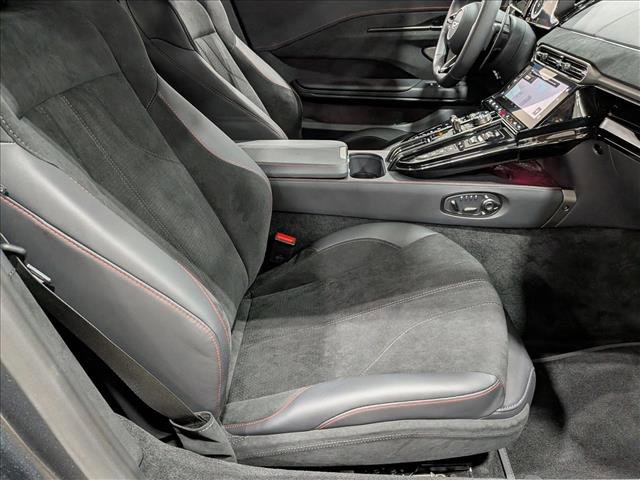 Used 2025 Aston Martin V8 Vantage Coupe RWD image 18