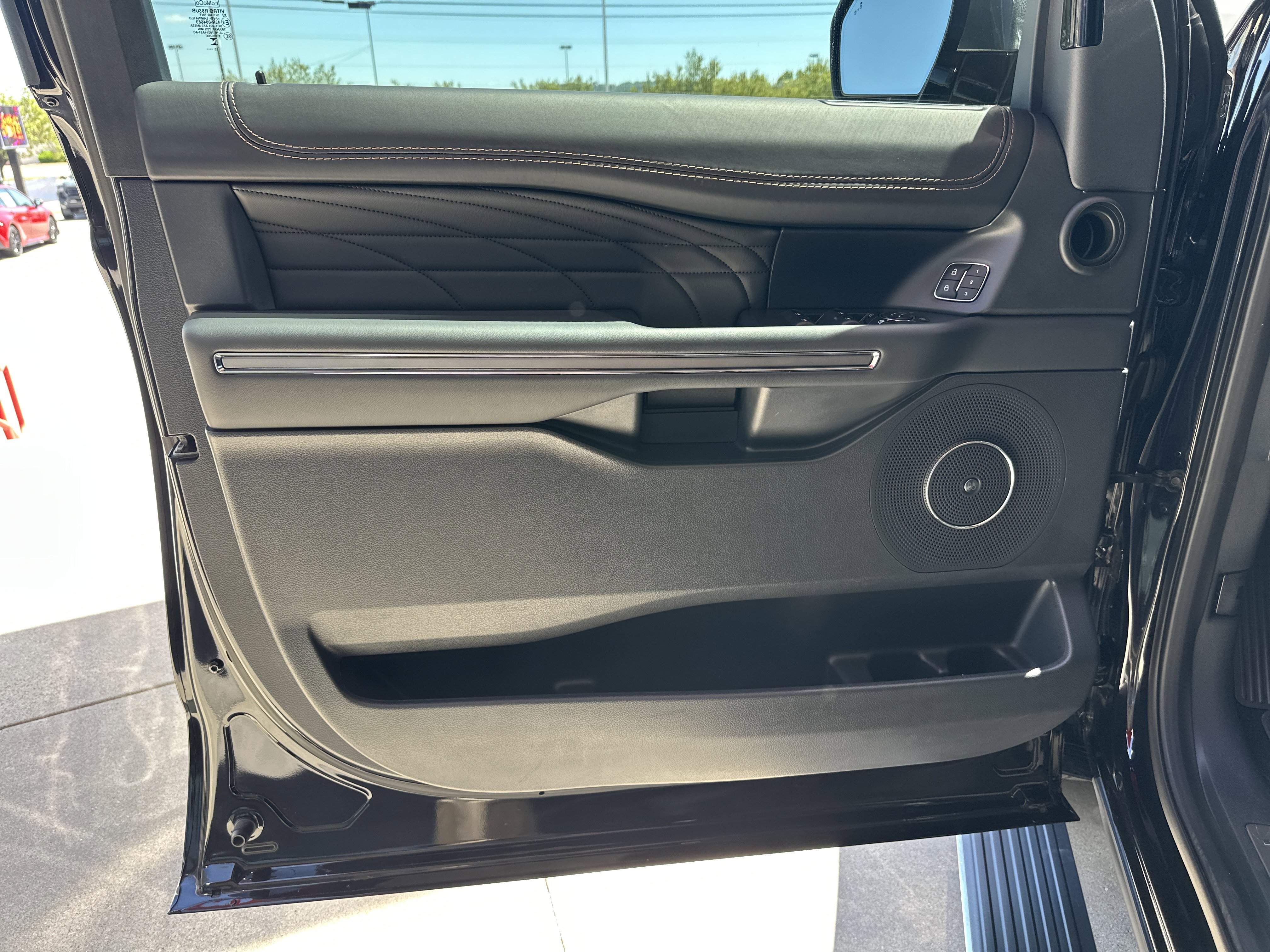 Used 2024 Ford Expedition Platinum AWD/4WD image 10