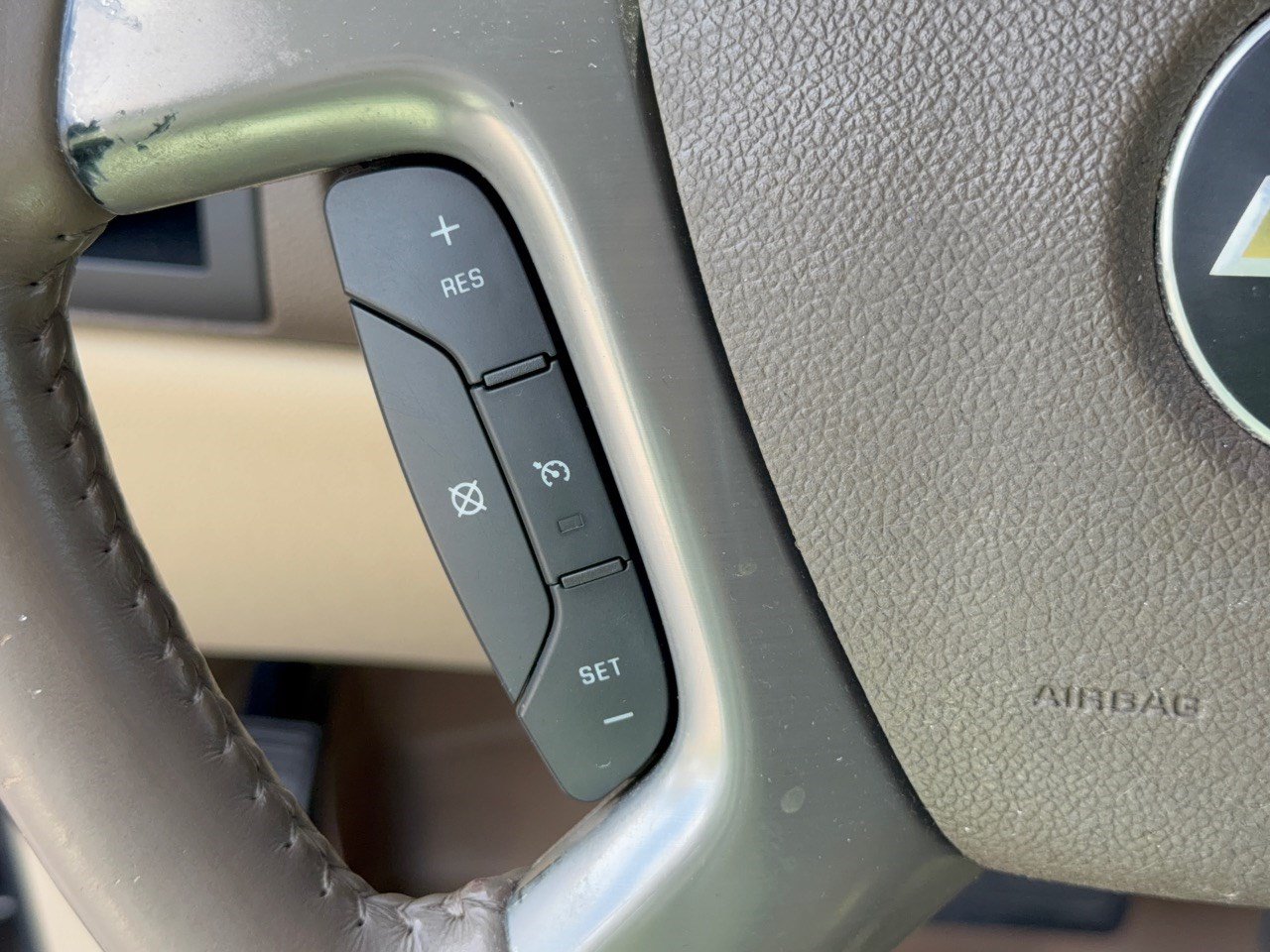 Used 2011 Chevrolet Suburban LTZ RWD image 18