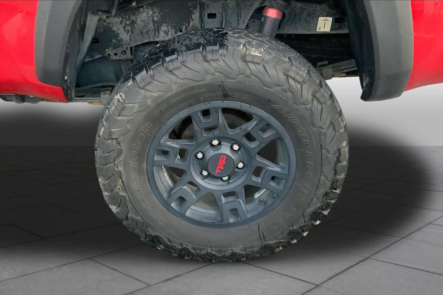Used 2022 Toyota Tacoma TRD Off-Road w/ Technology Package AWD/4WD image 10