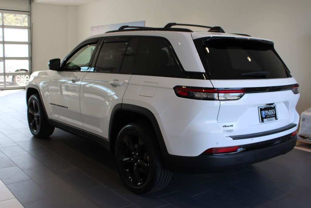 Used 2024 Jeep Grand Cherokee Altitude image 30