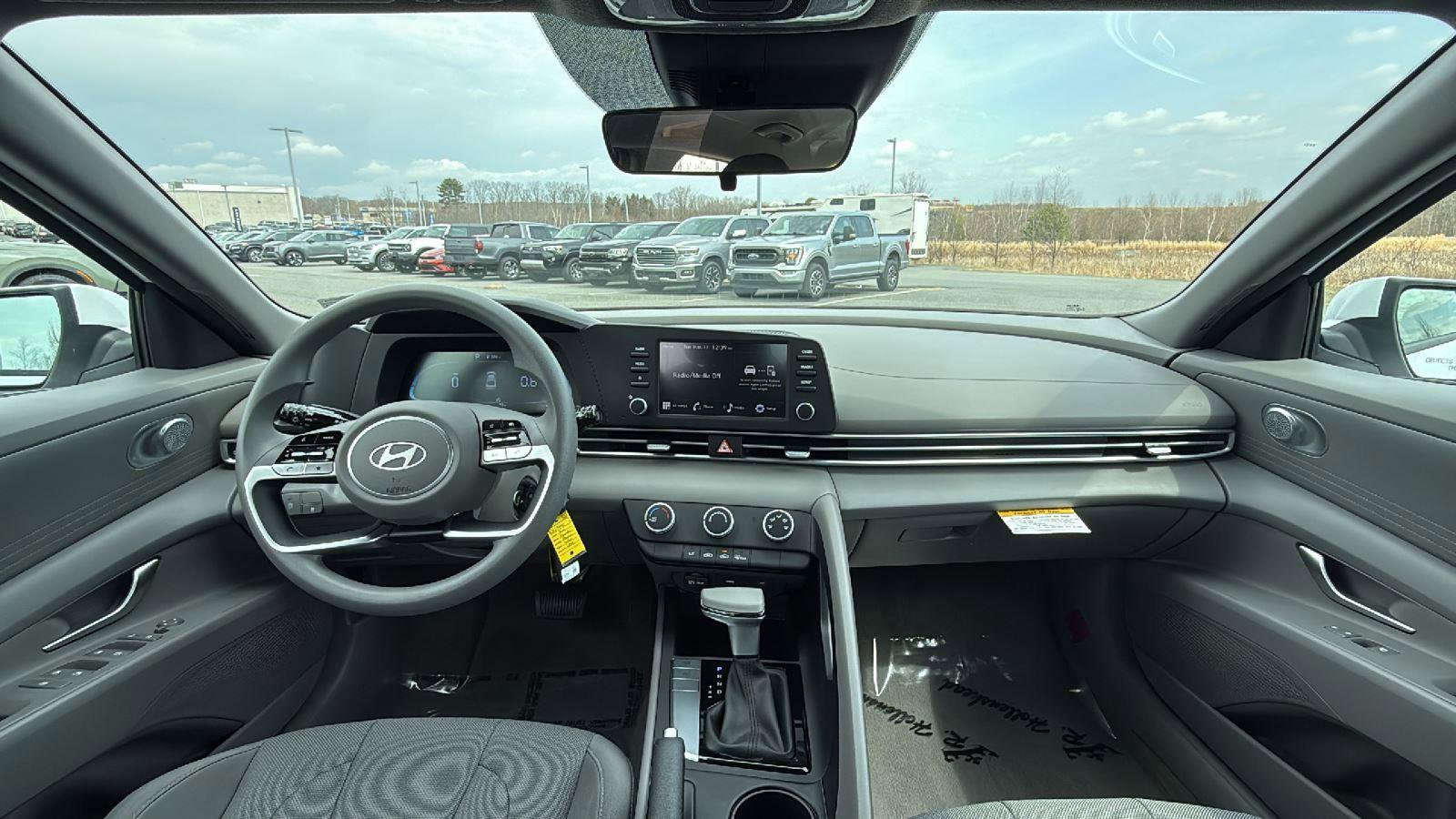 Used 2026 Hyundai Elantra SE FWD image 26