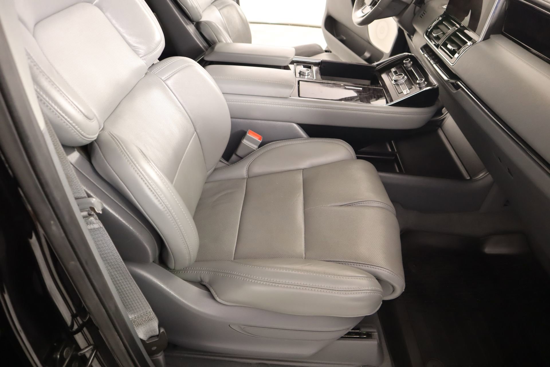 Used 2020 Lincoln Navigator Reserve w/ Luxury Package image 15