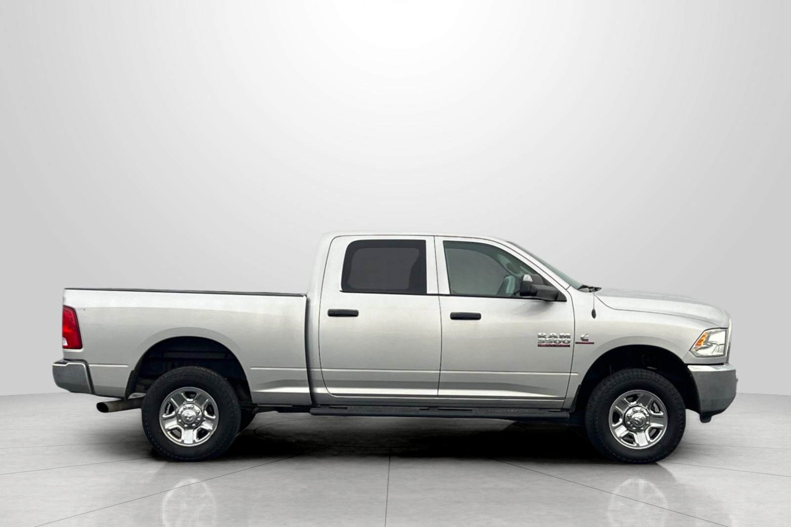 Used 2016 RAM 3500 Tradesman w/ Chrome Appearance Group image 4