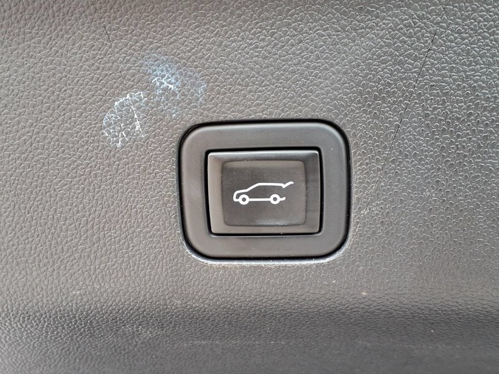 Used 2023 Chevrolet Suburban Premier AWD/4WD image 18