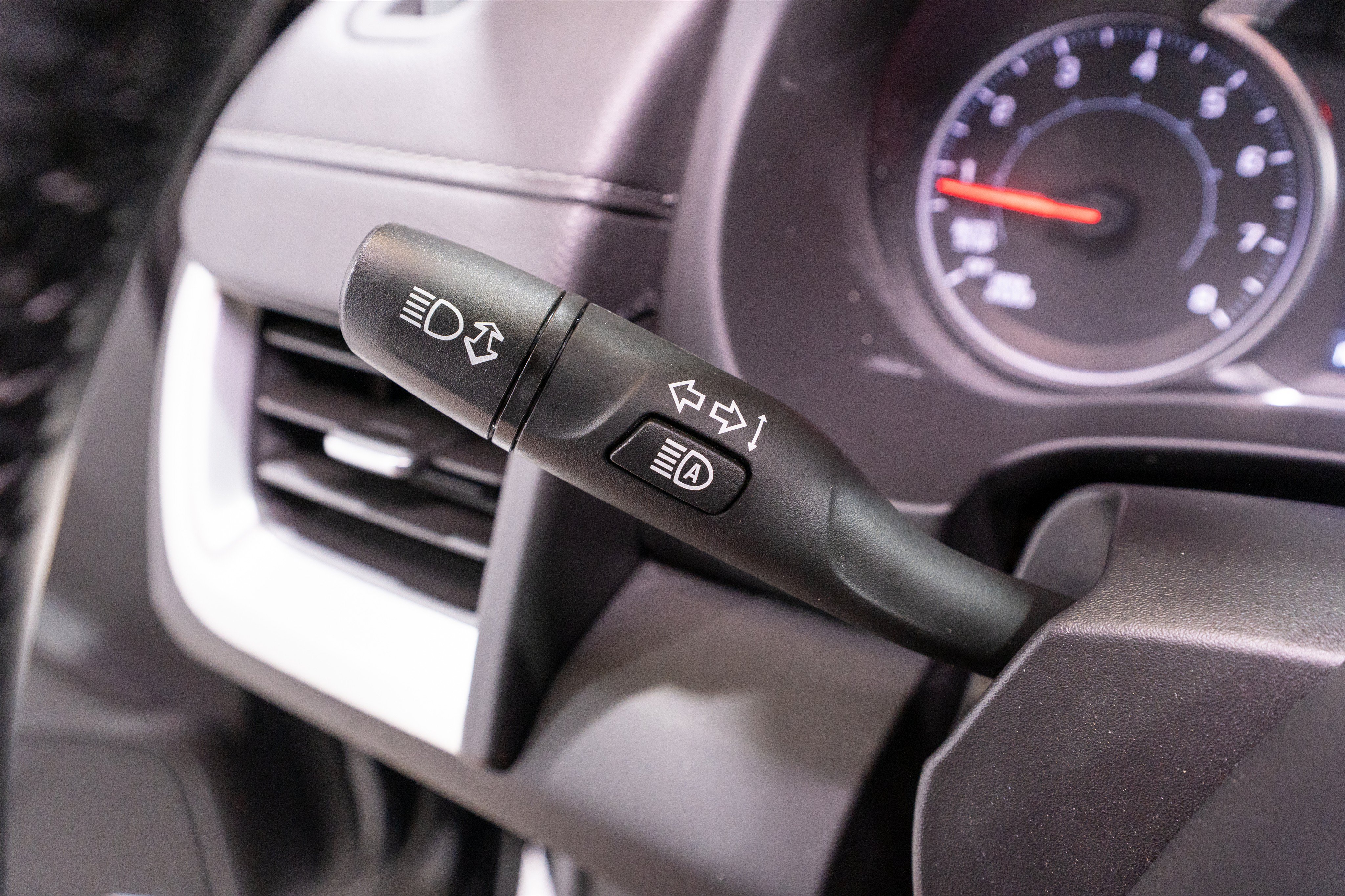 Used 2024 GMC Terrain SLT w/ Infotainment Package II FWD image 30