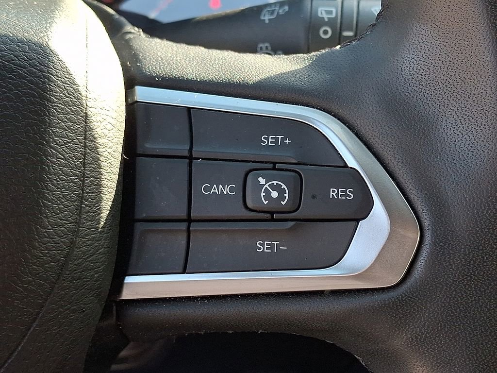 Used 2023 Jeep Compass Latitude image 24