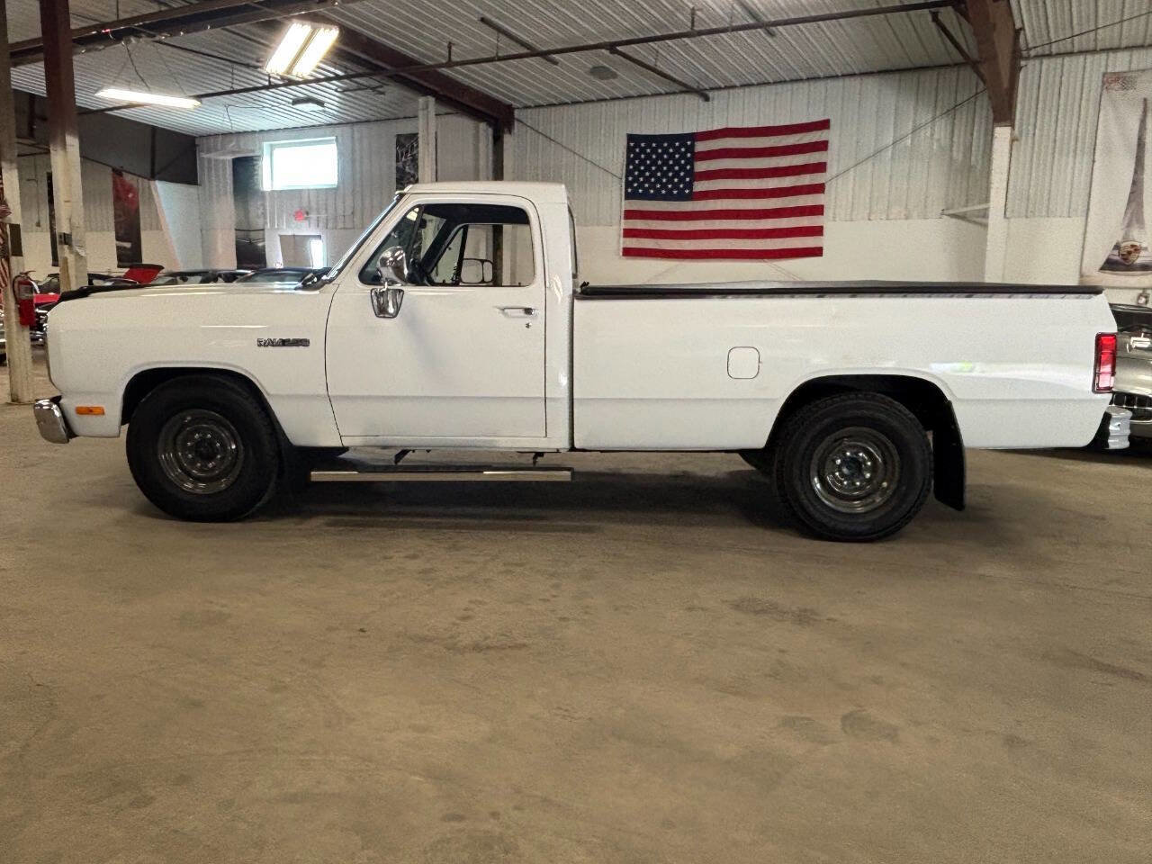 Used 1993 Dodge D/W Truck 250 RWD image 3