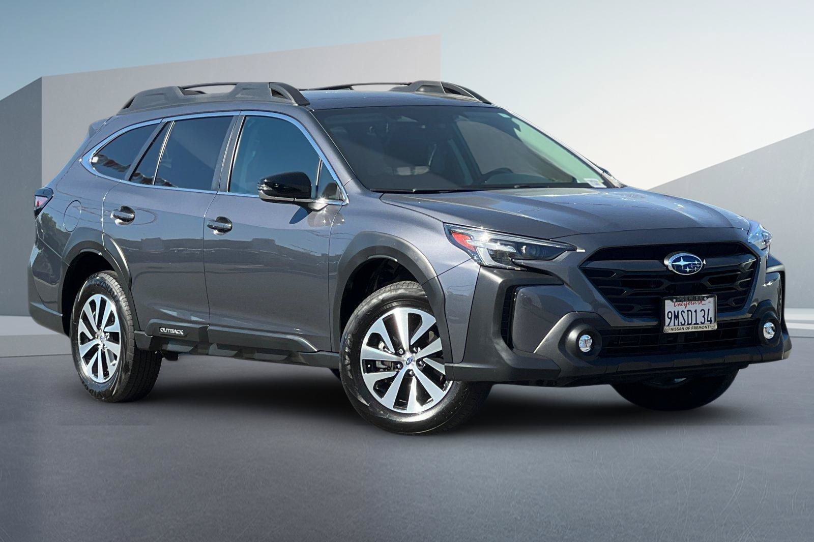 Used 2024 Subaru Outback Premium AWD/4WD image 2
