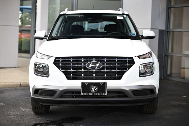 Certified 2025 Hyundai Venue SEL FWD image 12