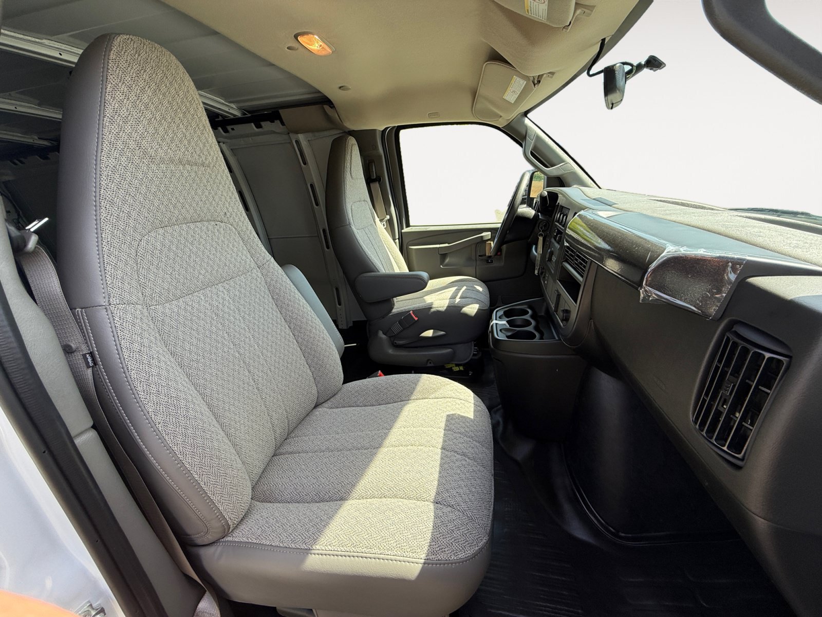 New 2026 Chevrolet Express 3500 RWD image 18