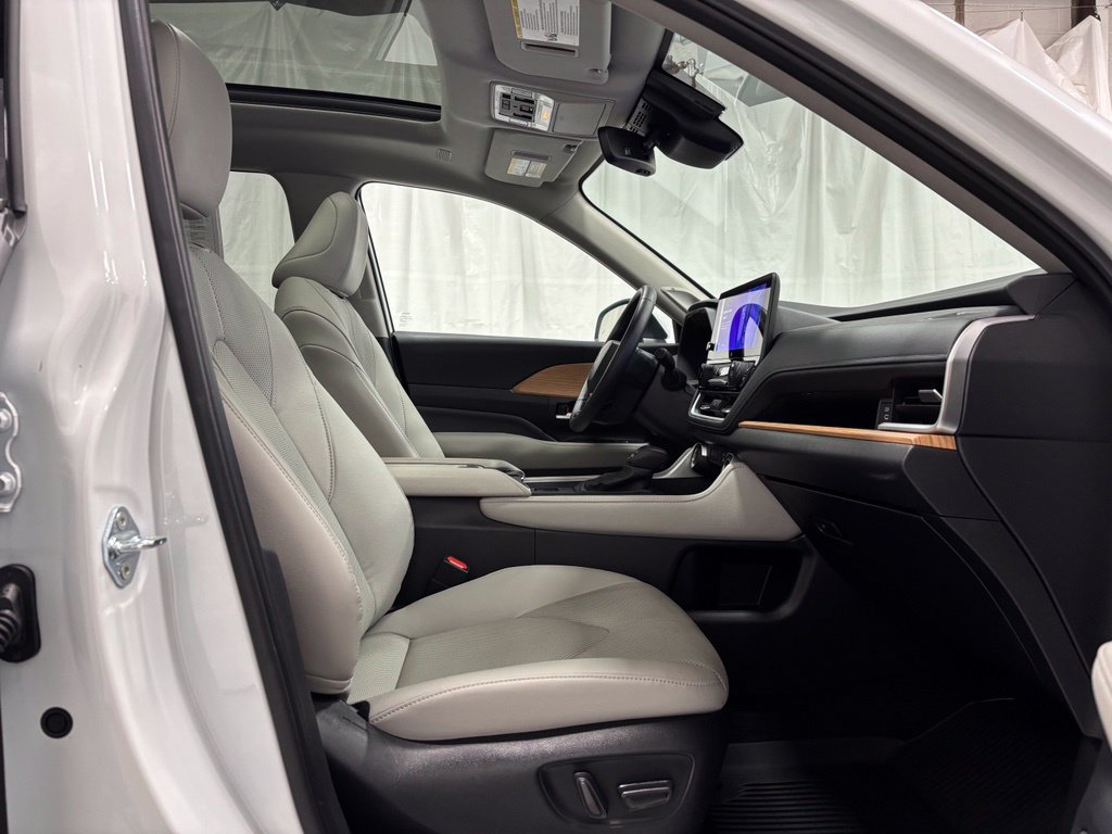 Used 2026 Toyota Grand Highlander AWD image 66