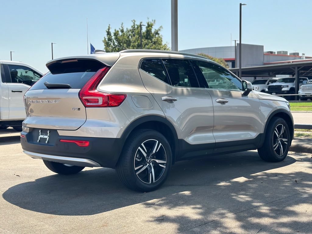 Used 2023 Volvo XC40 B5 Plus AWD/4WD image 6