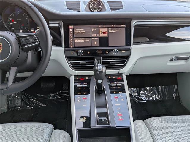 Certified 2024 Porsche Macan image 20