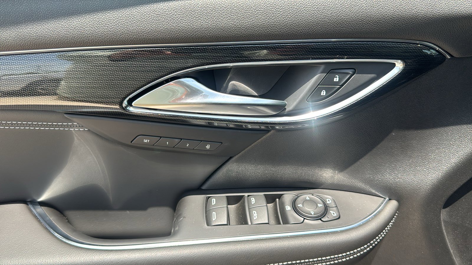 New 2023 Buick Envision Essence w/ Sport Touring Package AWD/4WD image 12