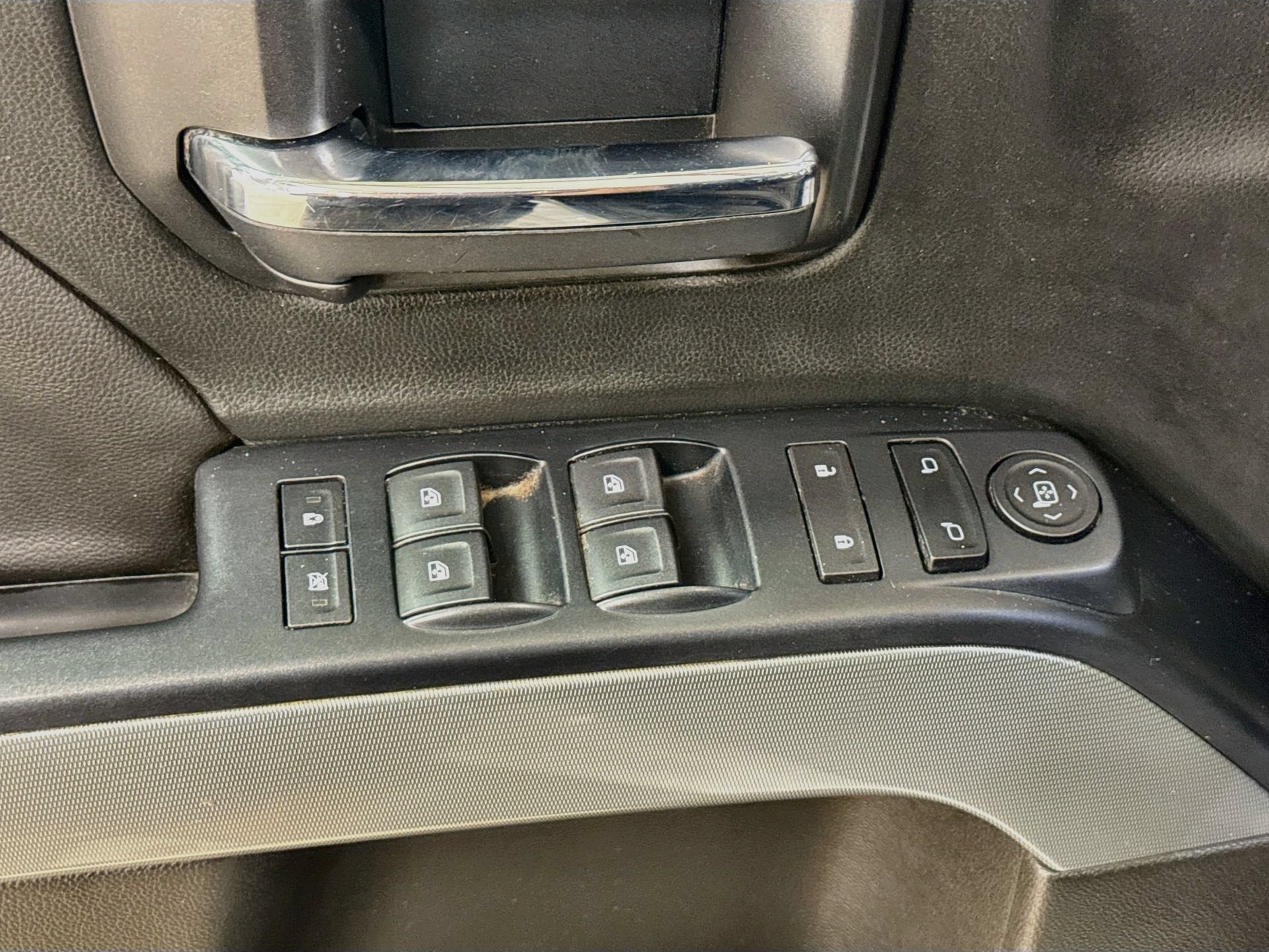 Used 2018 Chevrolet Silverado 1500 LT w/ All Star Edition AWD/4WD image 18
