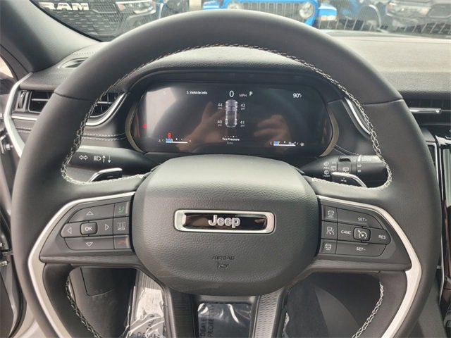 New 2025 Jeep Grand Cherokee Altitude image 29