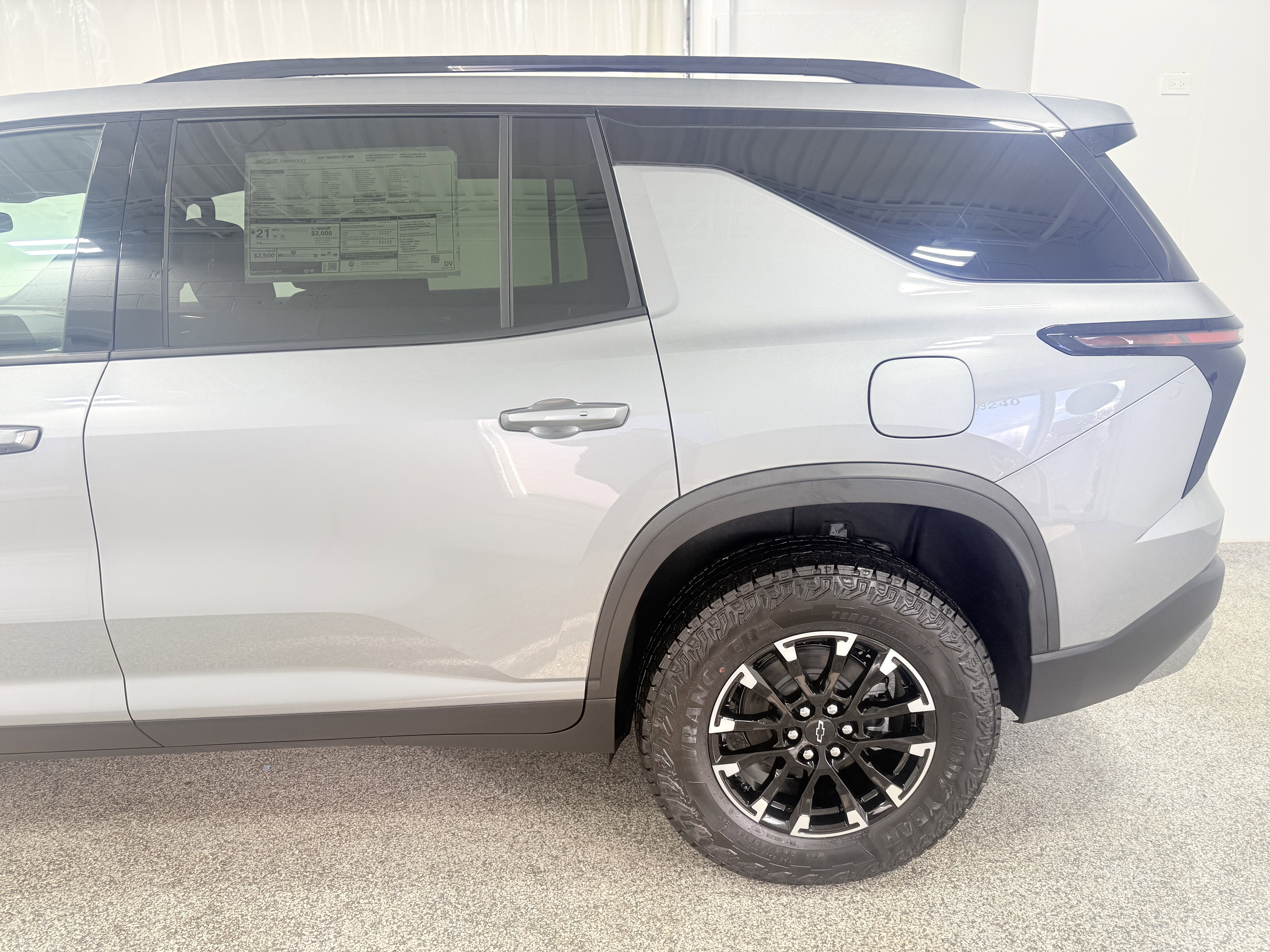 Used 2025 Chevrolet Traverse Z71 w/ Driver Confidence Package image 5