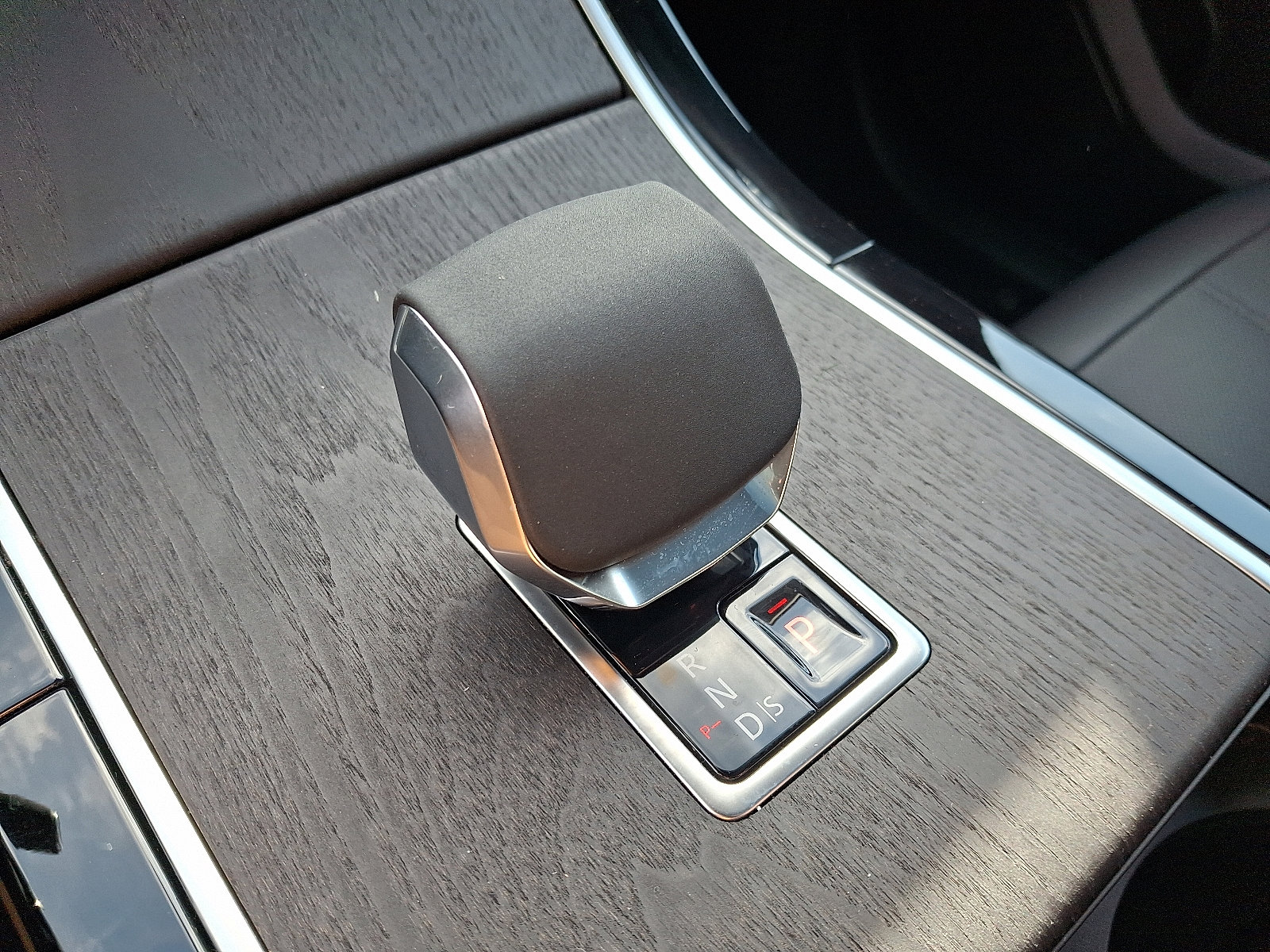 Used 2025 Land Rover Range Rover Velar S image 15