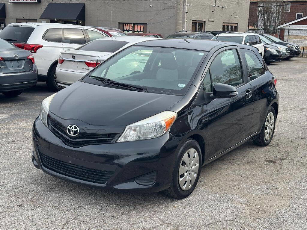 Used 2012 Toyota Yaris L image 3