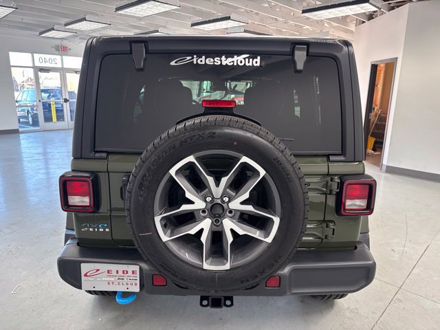 Used 2024 Jeep Wrangler Unlimited w/ Convenience Group AWD/4WD image 9