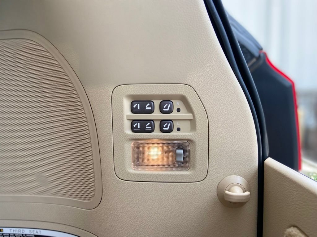 Used 2013 Lexus LX 570 4WD w/ Luxury Pkg image 30