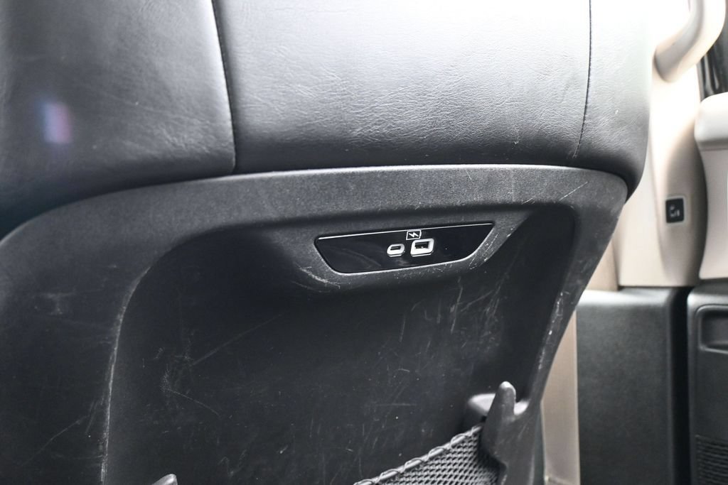 Used 2023 Chrysler Pacifica Touring-L FWD image 39