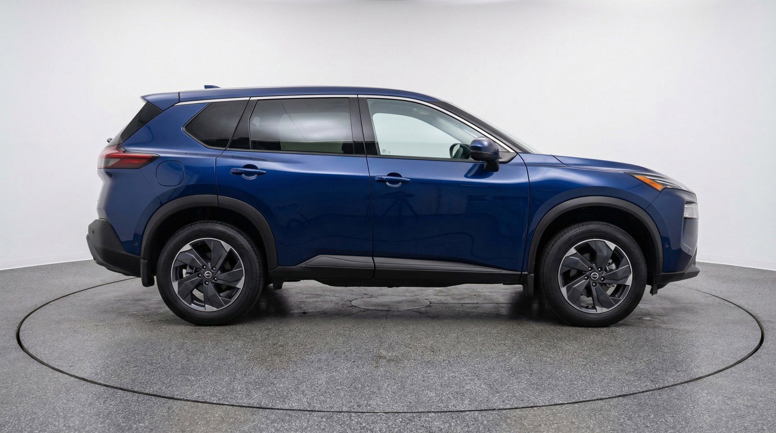 Used 2025 Nissan Rogue SV image 11