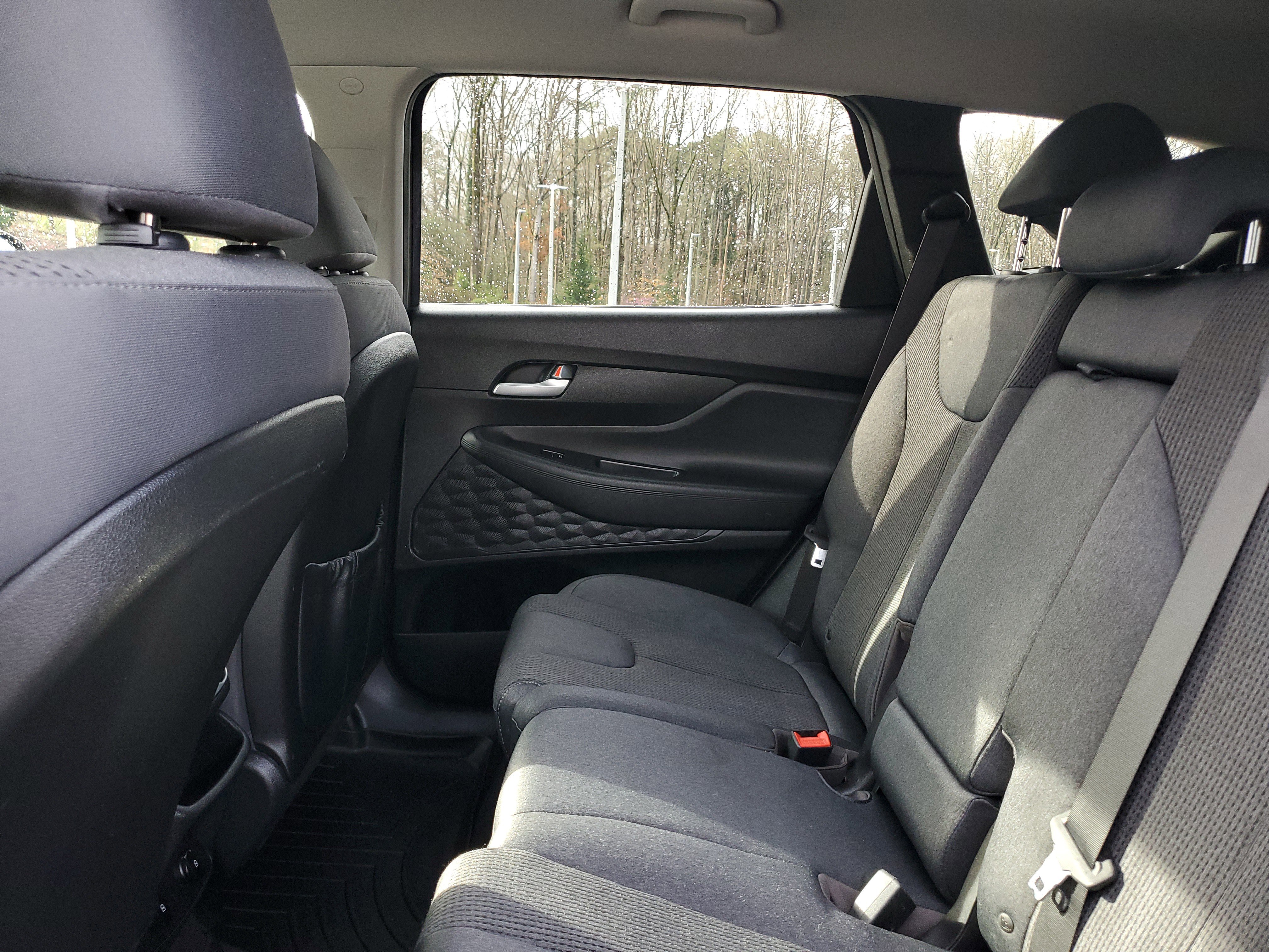 Used 2019 Hyundai Santa Fe SE image 10