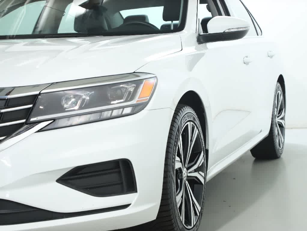 Certified 2022 Volkswagen Passat 2.0T SE FWD image 4