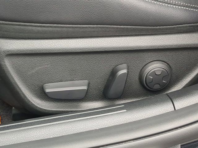 Used 2023 Genesis G70 2.0T image 20