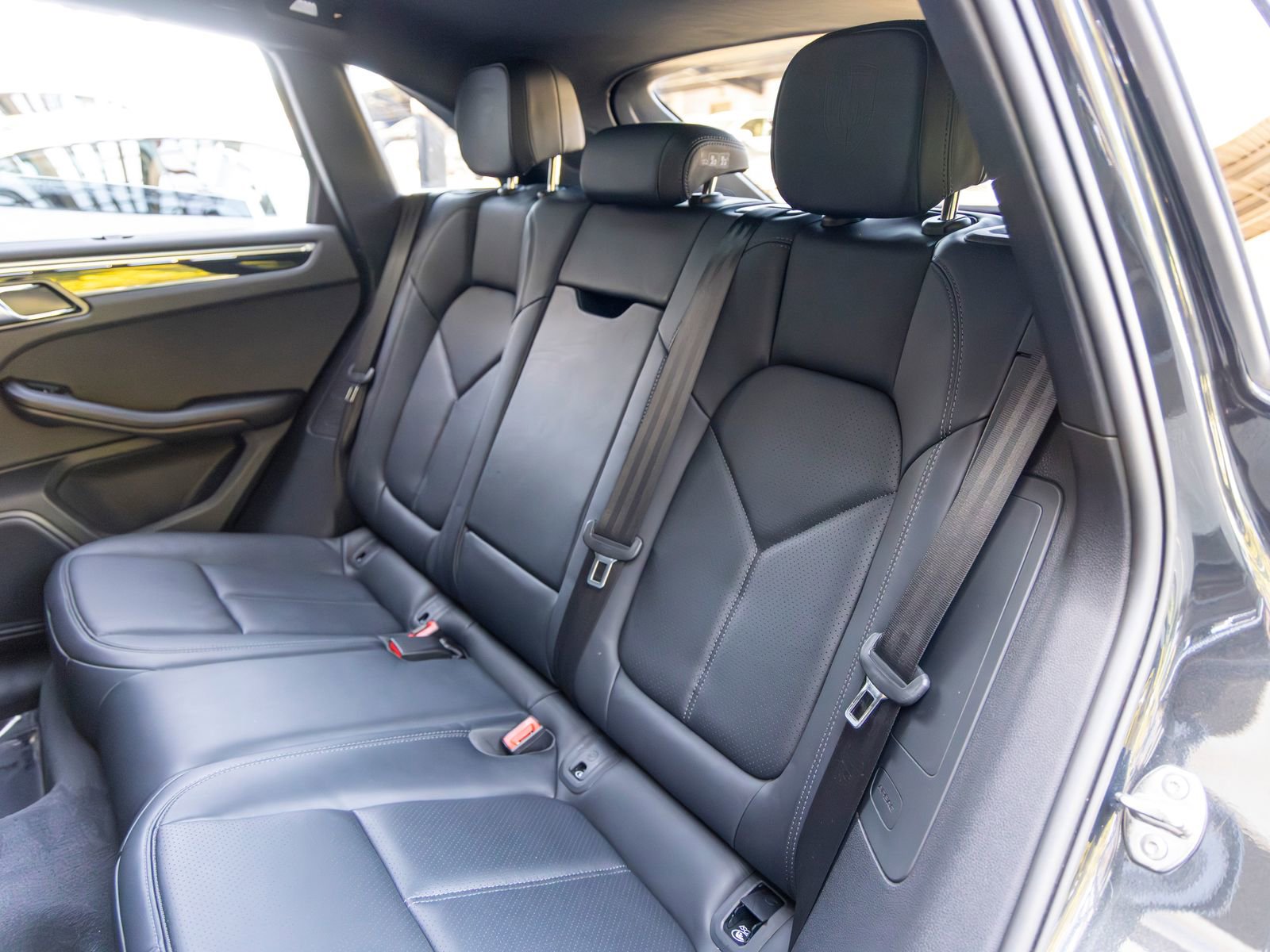 Certified 2024 Porsche Macan image 46