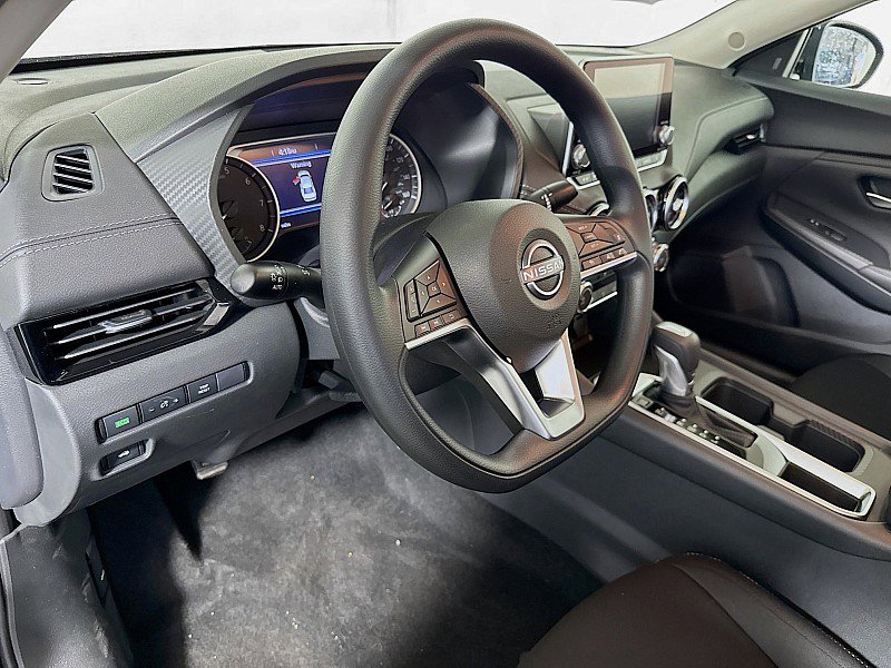 Used 2025 Nissan Sentra SV w/ Trunk Package image 9