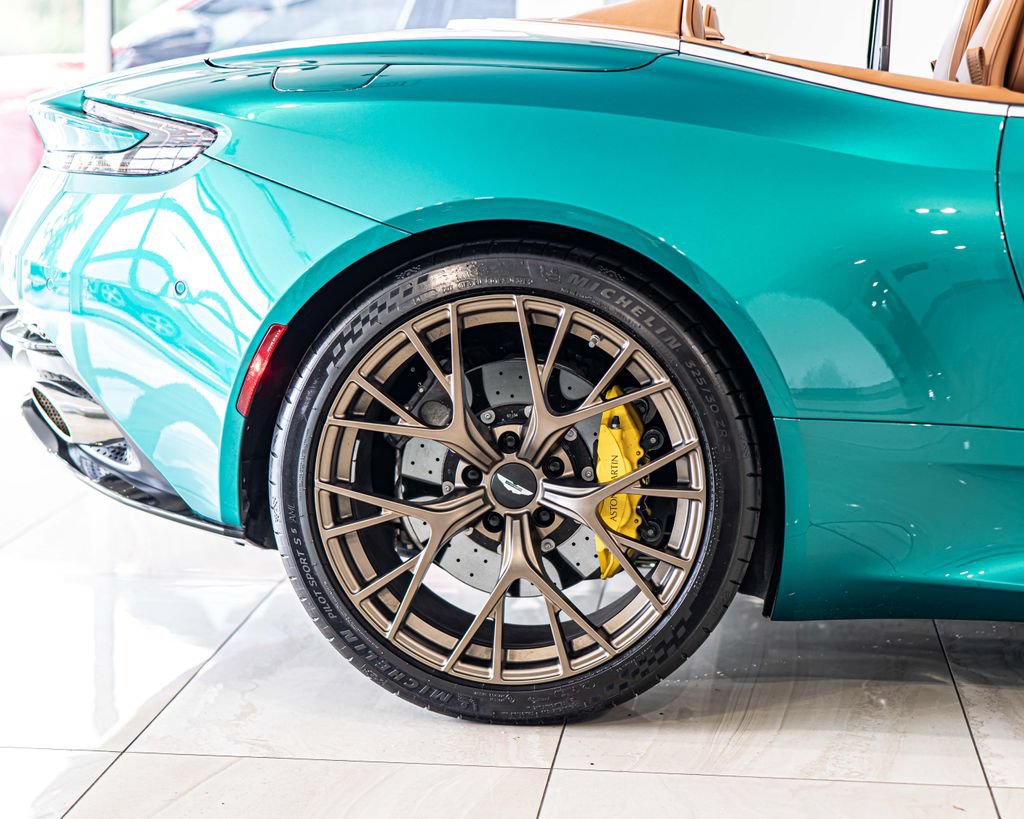 Used 2025 Aston Martin DB12 Convertible RWD image 11