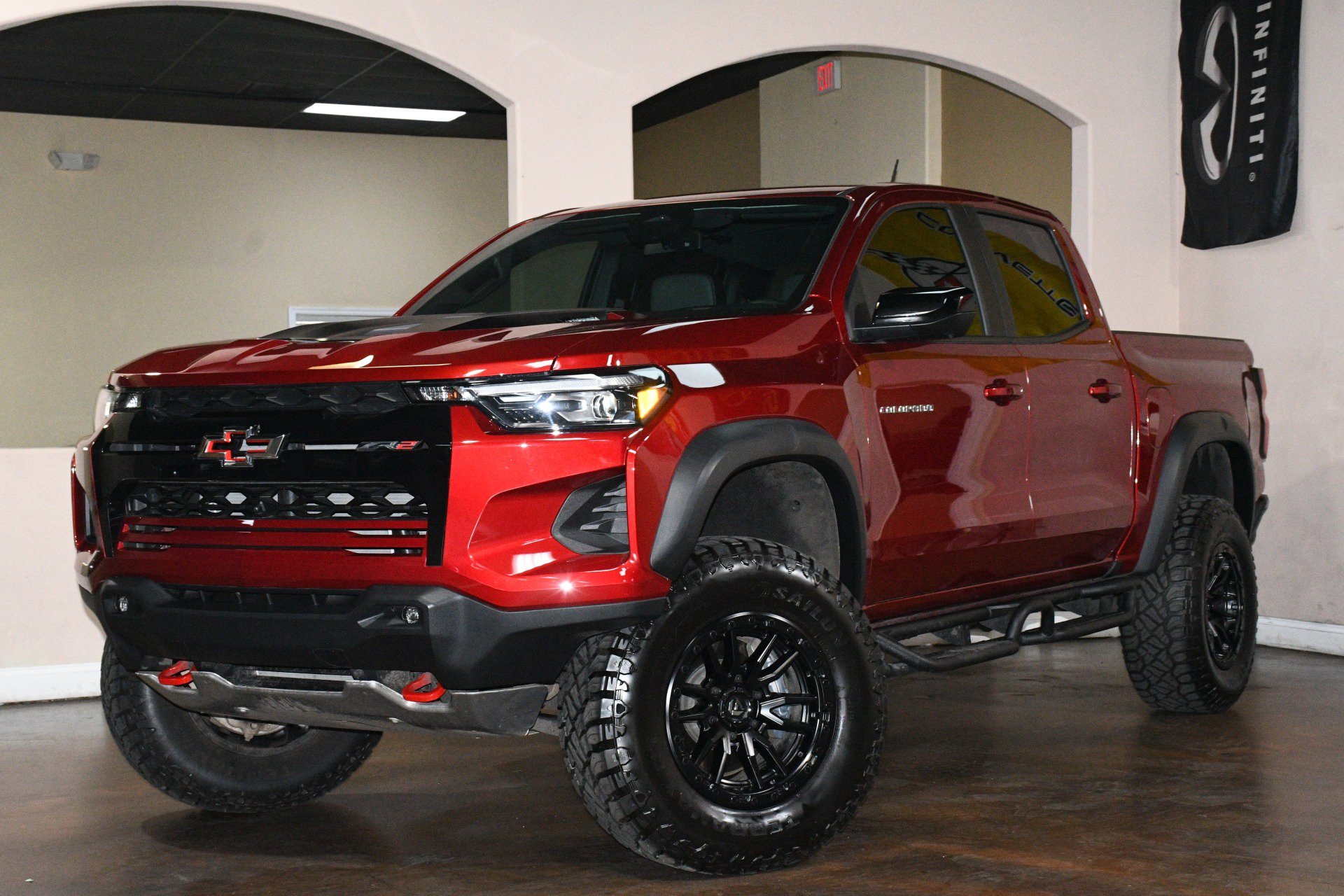 Used 2025 Chevrolet Colorado ZR2 w/ Technology Package AWD/4WD image 4