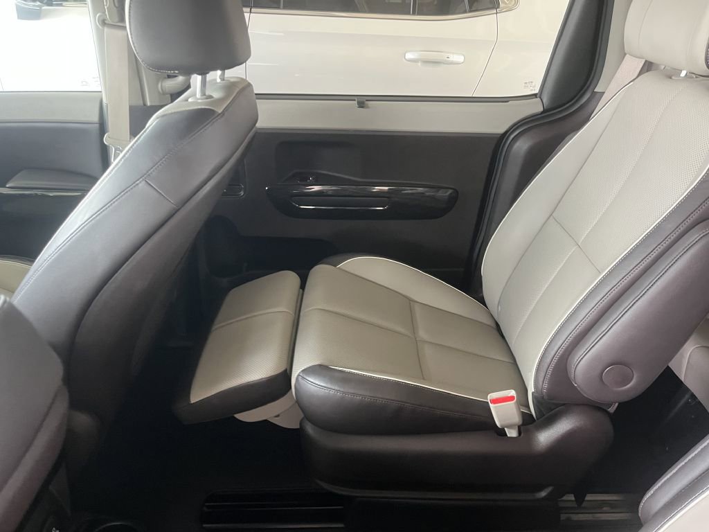 Used 2016 Kia Sedona SX Limited image 15