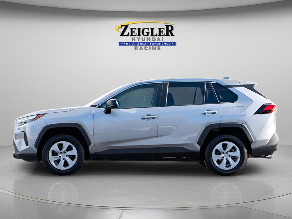 Used 2024 Toyota RAV4 LE AWD/4WD image 4