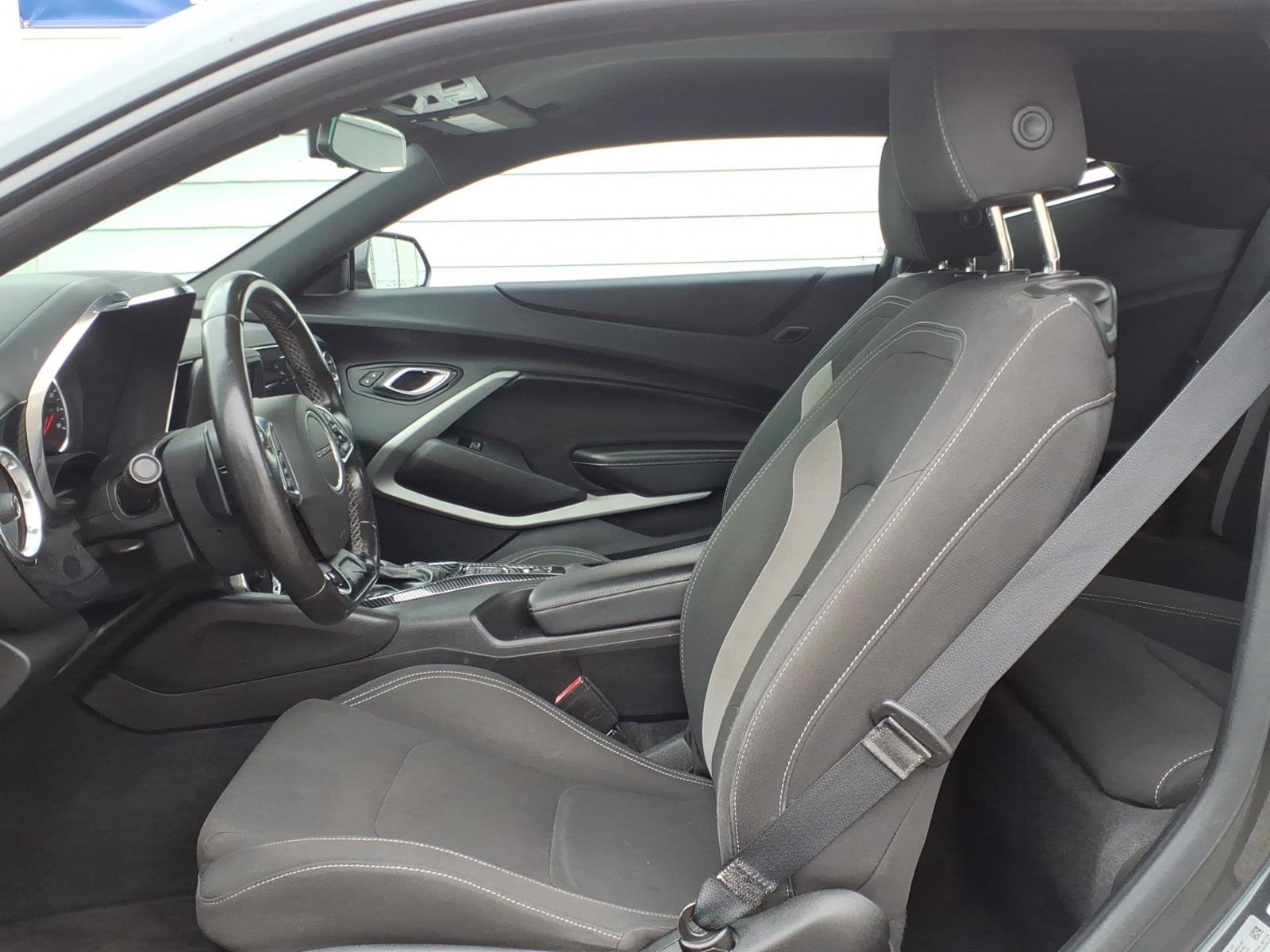 Used 2018 Chevrolet Camaro LT RWD image 6