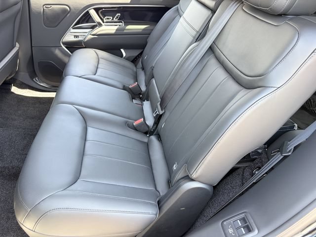 New 2026 Land Rover Range Rover Long Wheelbase SE AWD/4WD image 16