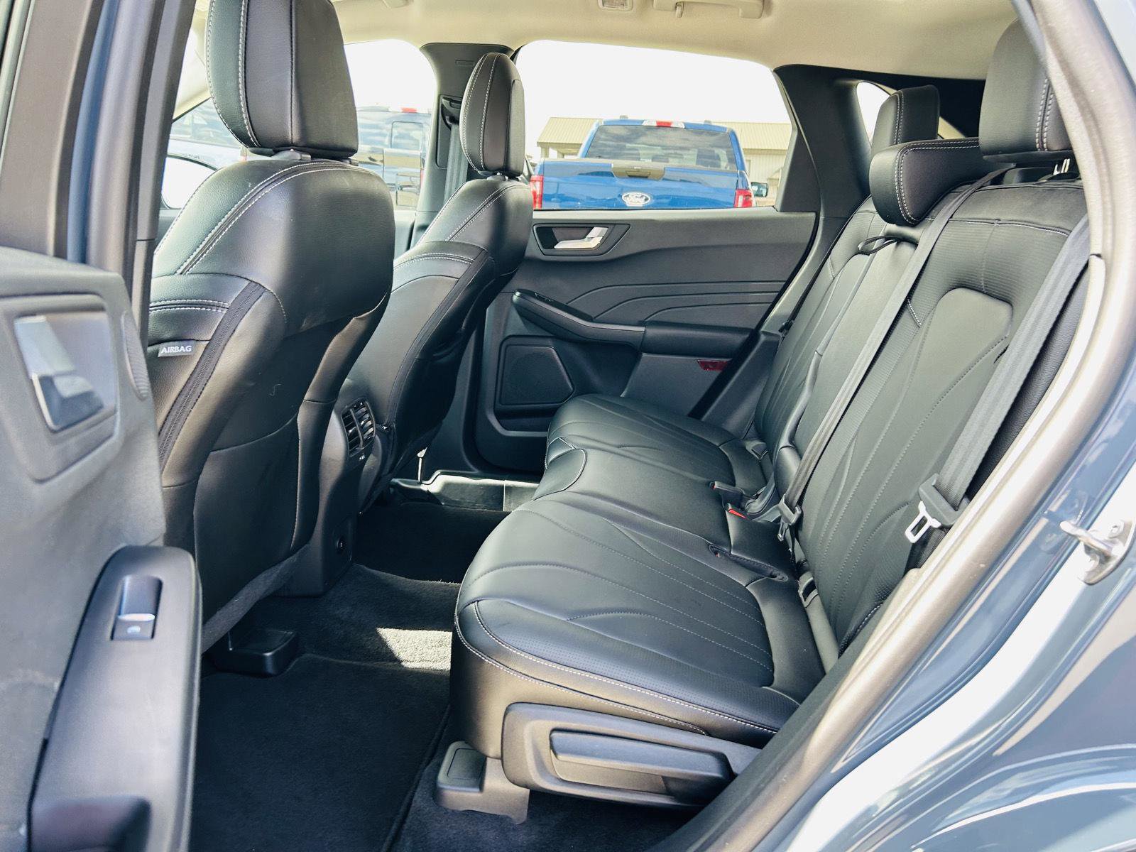 Used 2025 Ford Escape SE w/ PHEV Premium Package image 32