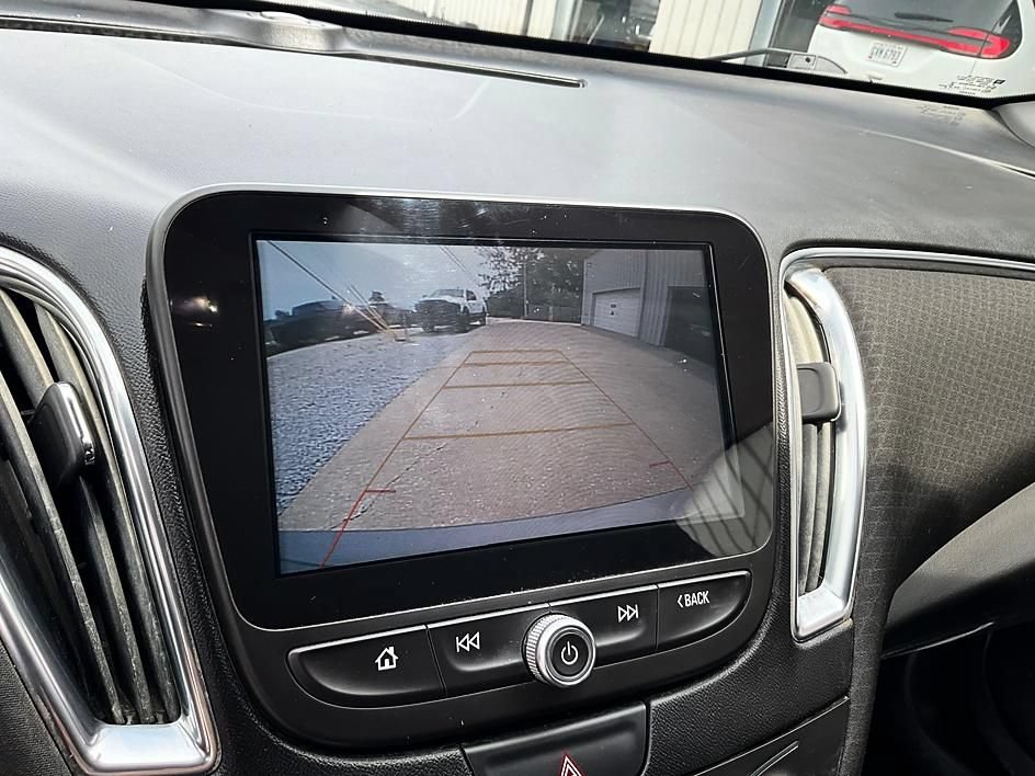 Used 2018 Chevrolet Malibu LT FWD image 21