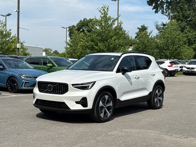 Certified 2026 Volvo XC40 B5 Plus AWD/4WD image 1