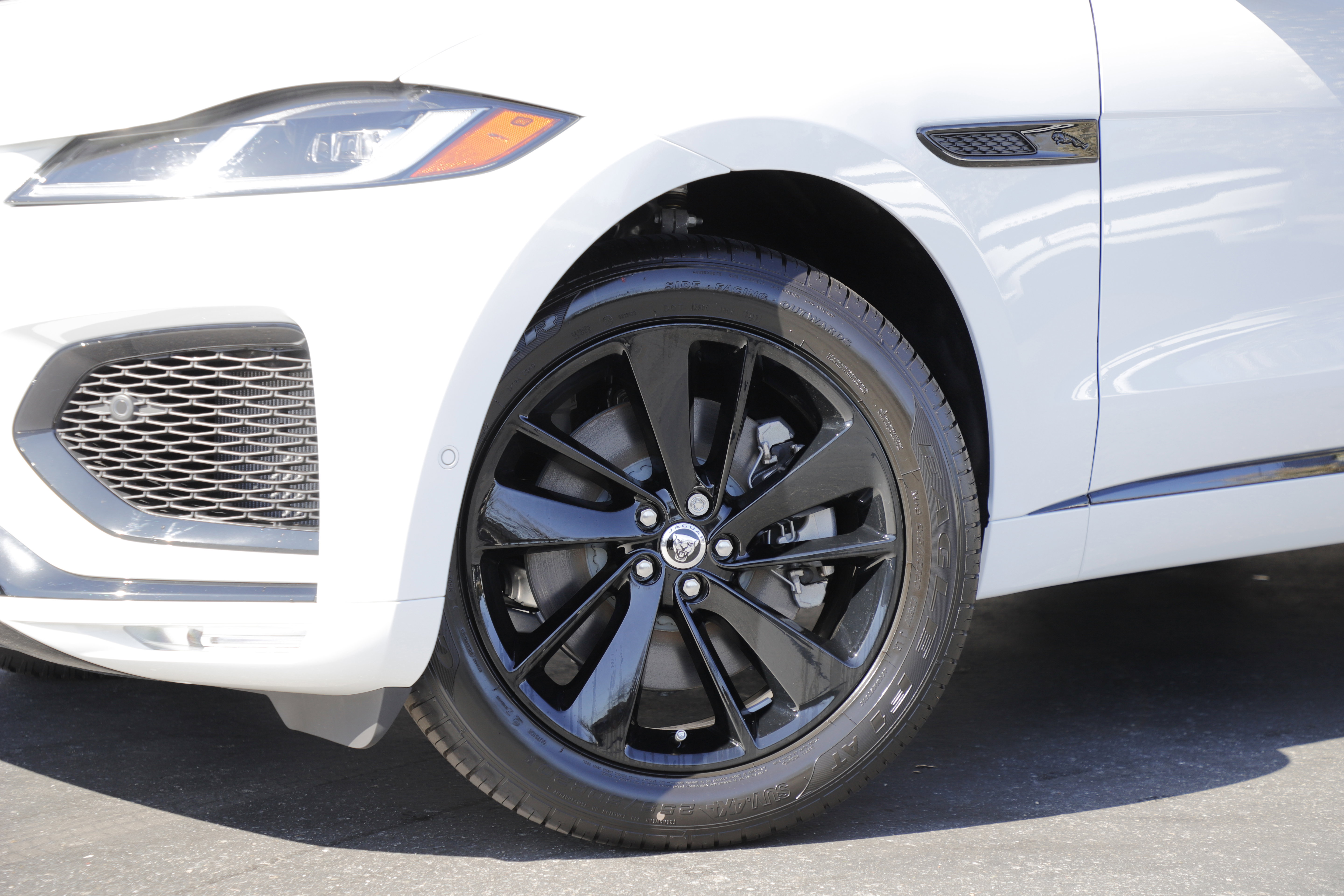 New 2026 Jaguar F-PACE R-Dynamic S AWD/4WD image 2