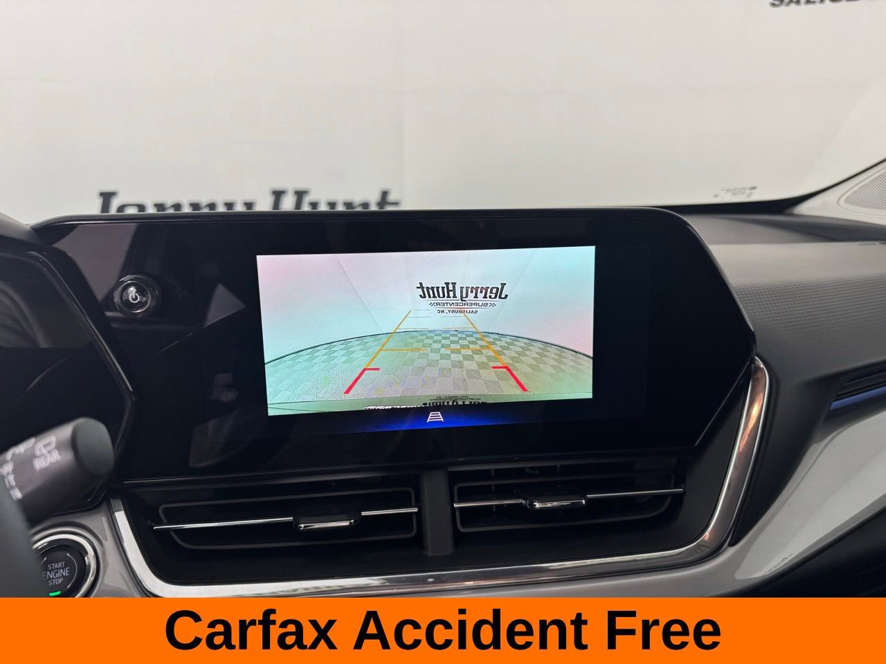 Used 2025 Chevrolet Trax LT FWD image 3