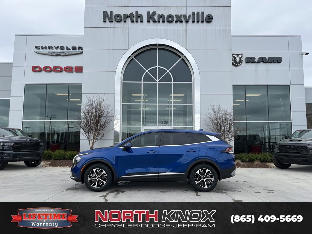 Used 2023 Kia Sportage EX image 2