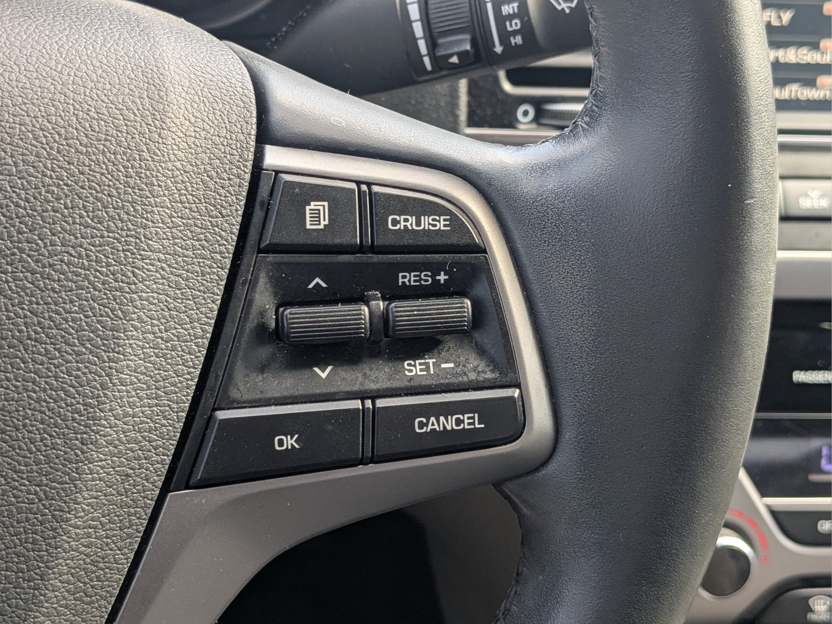 Used 2017 Hyundai Elantra Limited w/ Limited Tech Package 04 FWD image 25