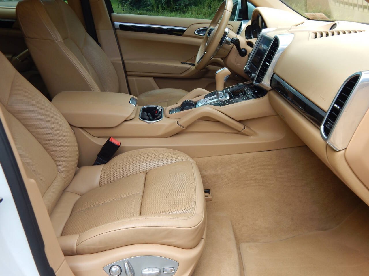 Used 2017 Porsche Cayenne AWD/4WD image 18